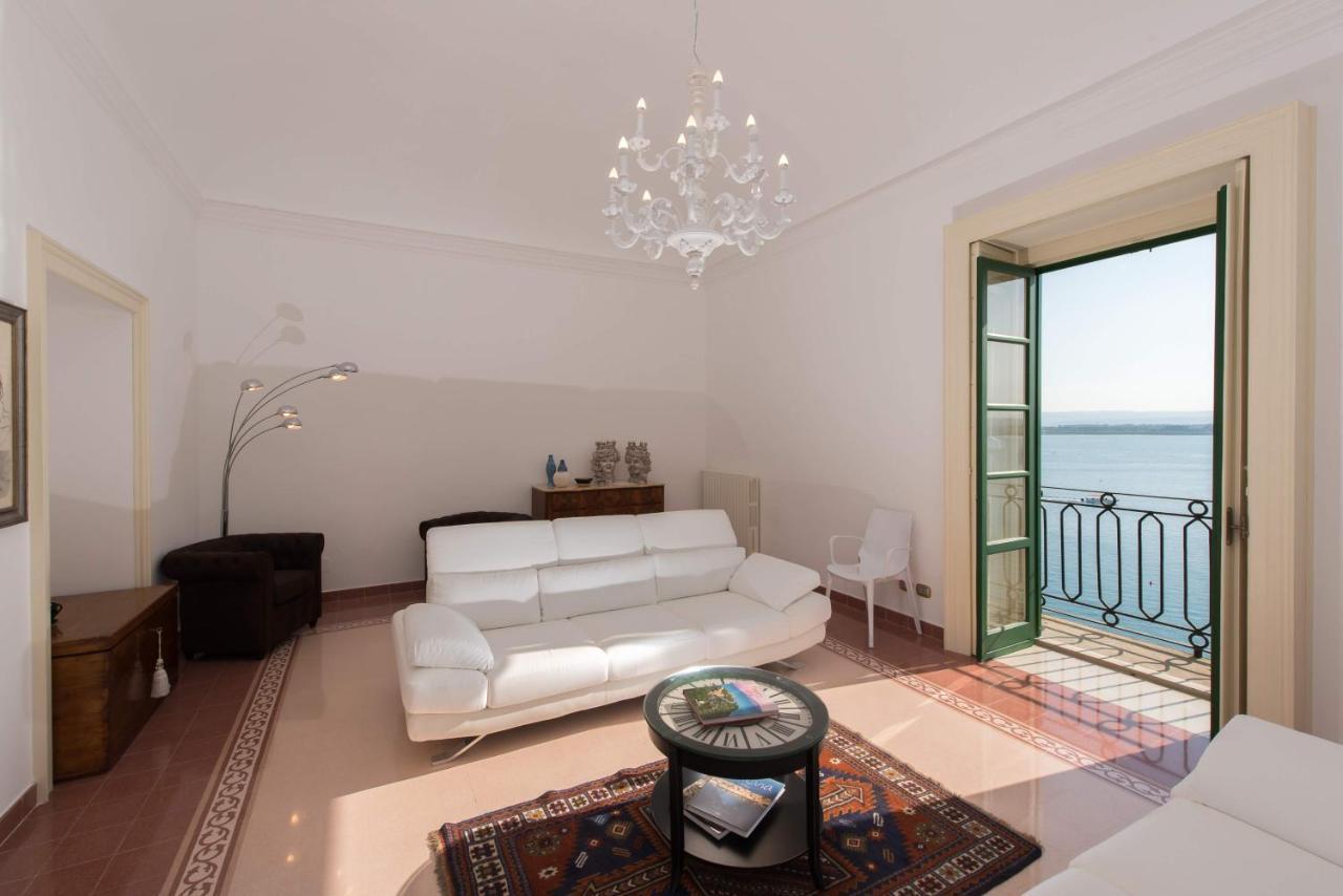 Duomo Seaside Deluxe Apartment By Ortigia Apartments シラクーサ エクステリア 写真