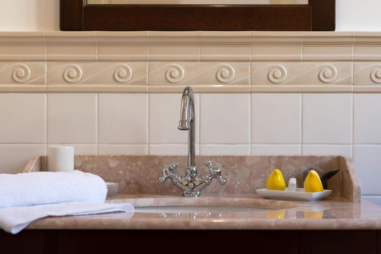Duomo Seaside Deluxe Apartment By Ortigia Apartments シラクーサ エクステリア 写真