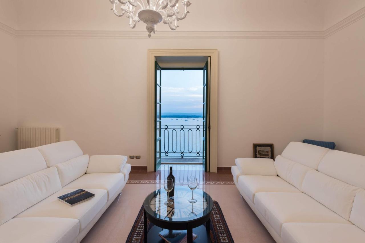 Duomo Seaside Deluxe Apartment By Ortigia Apartments シラクーサ エクステリア 写真