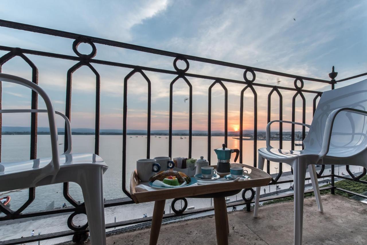 Duomo Seaside Deluxe Apartment By Ortigia Apartments シラクーサ エクステリア 写真