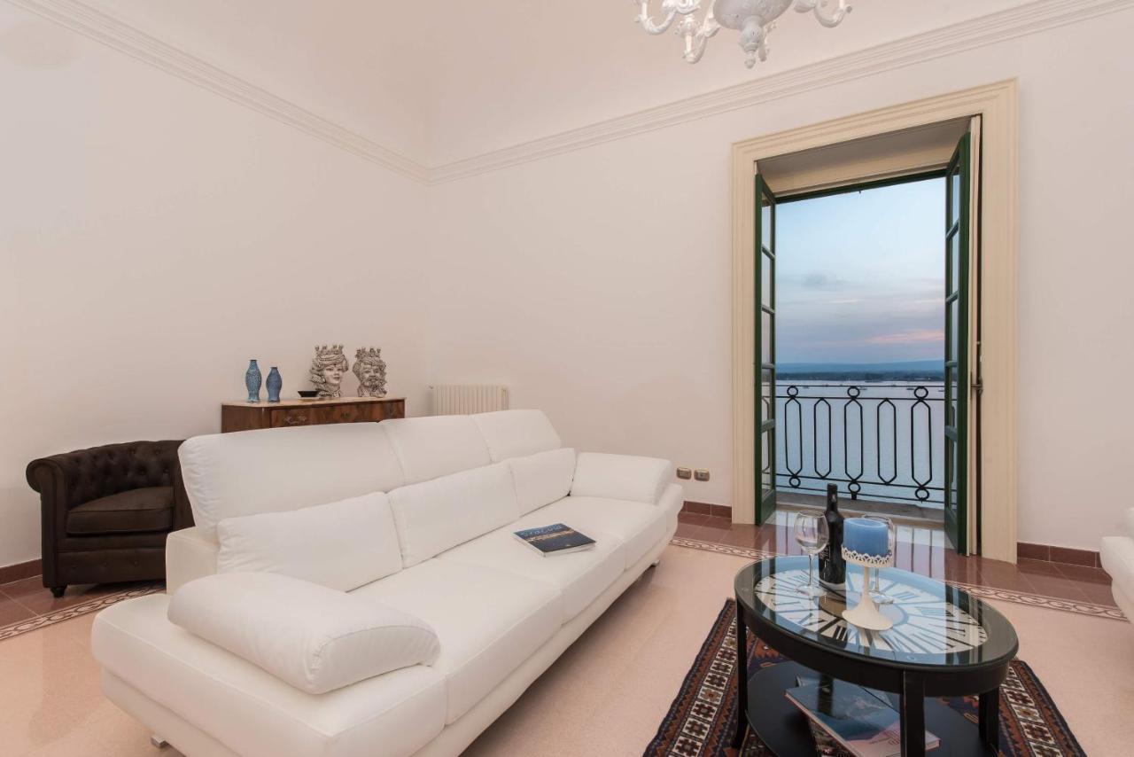 Duomo Seaside Deluxe Apartment By Ortigia Apartments シラクーサ エクステリア 写真
